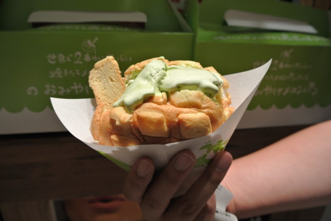 Melon-pan with green tea ice cream