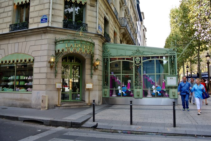 Ladurée @ 75 Ave. des Champs-Élysées, 75008 Paris 